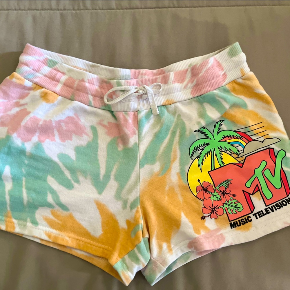 MTV shorts